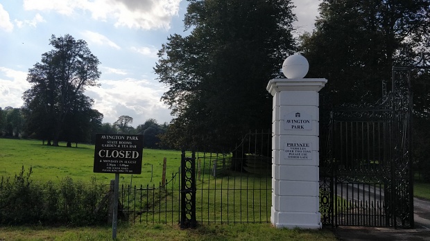The Itchen Way passes this entrance to Avington Park. Column, gates and fence with notices saying closed.
